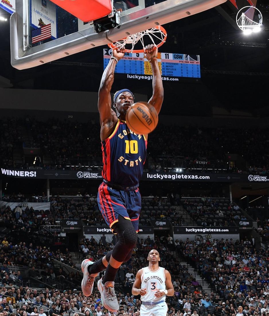 火箭大胜马刺，重返季后赛区