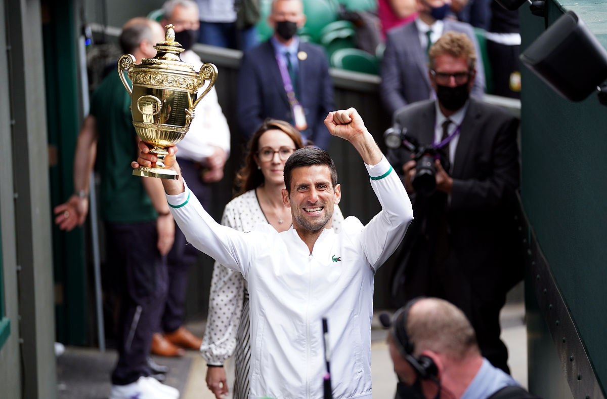 包含澳大利亚网球队鏖战美国网球队，德约科维奇惊艳世界的词条