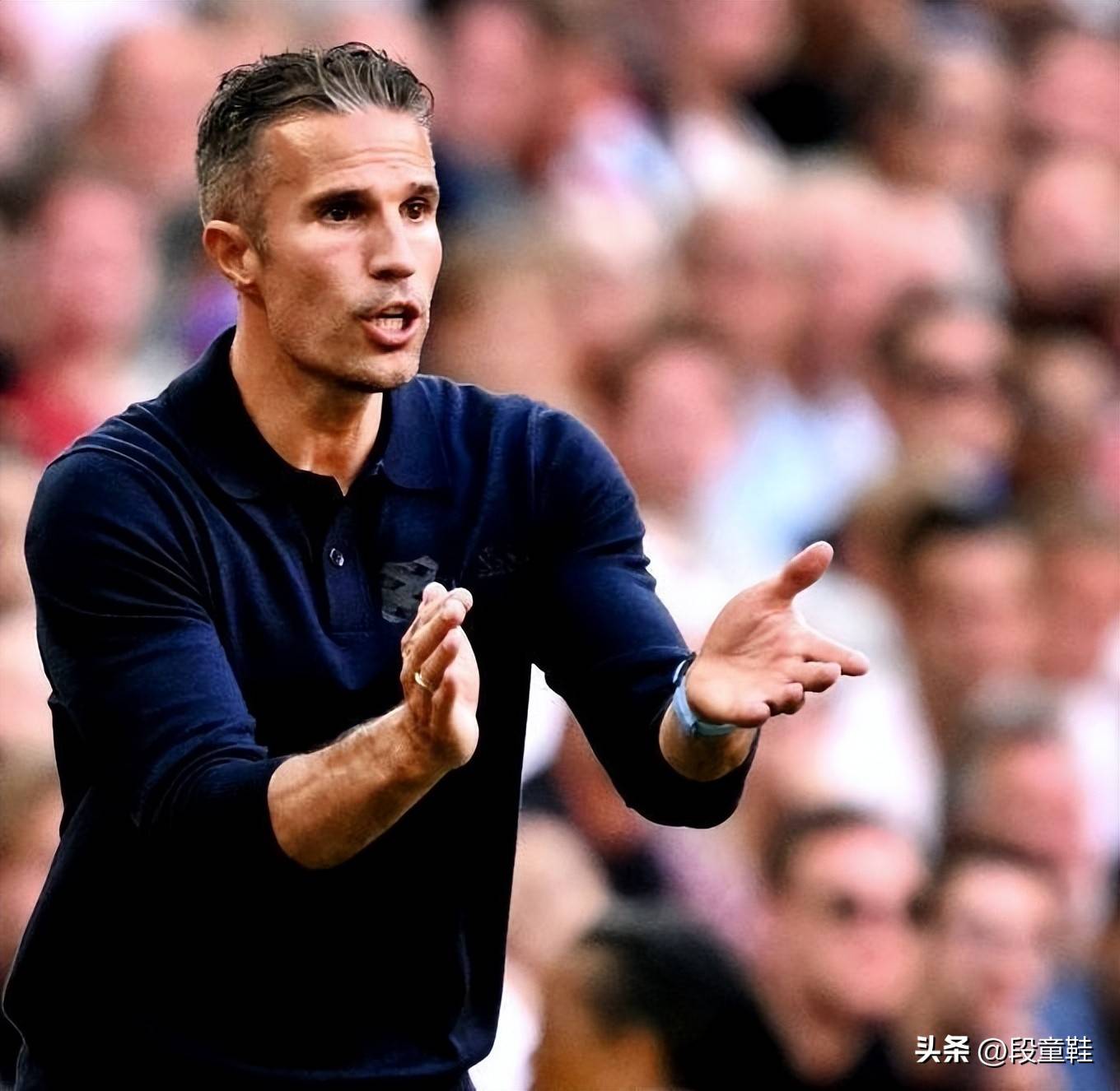 包含马德里竞技险胜AC米兰，范佩西惊艳世界的词条