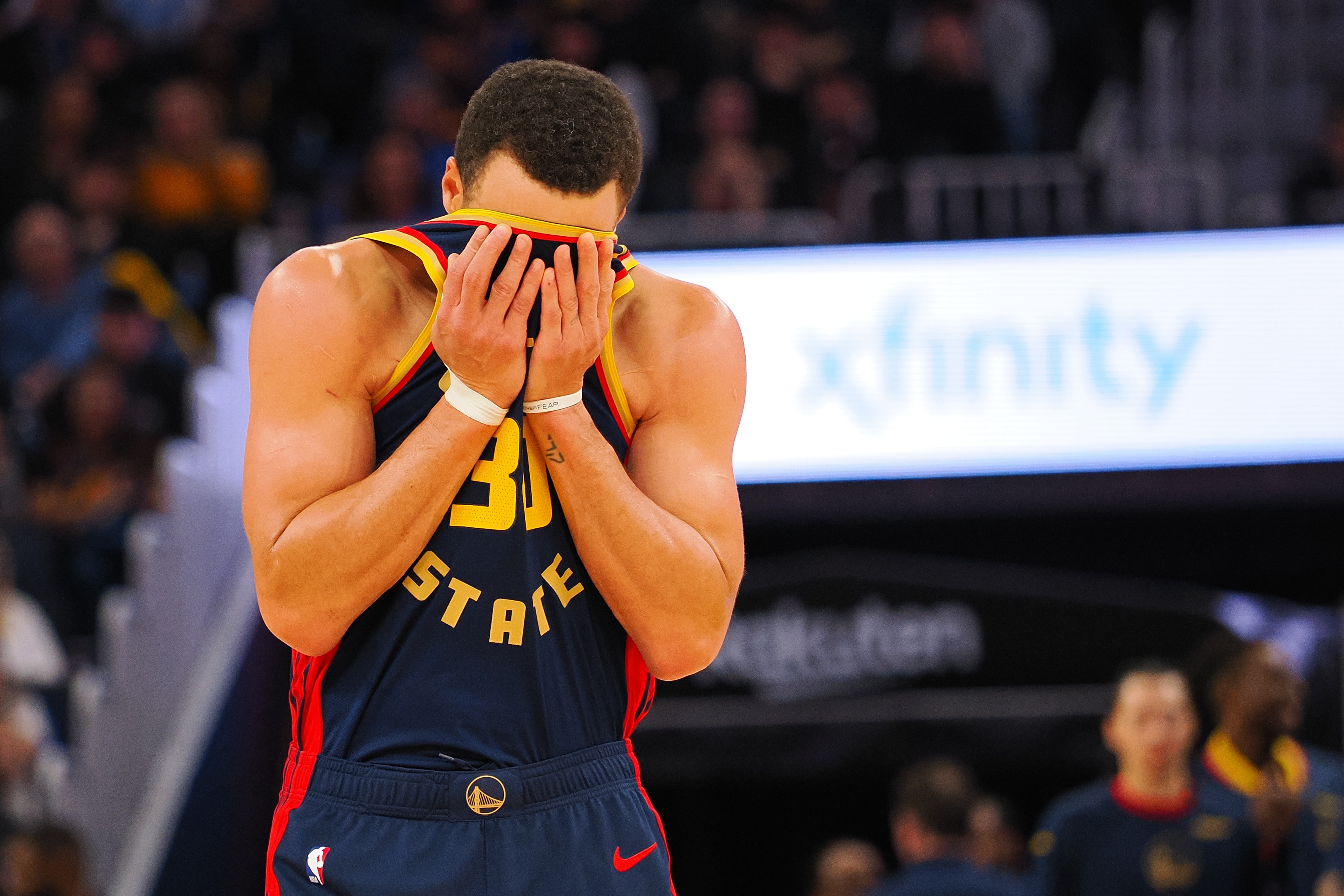 火箭客场大胜湖人，迎来两连胜