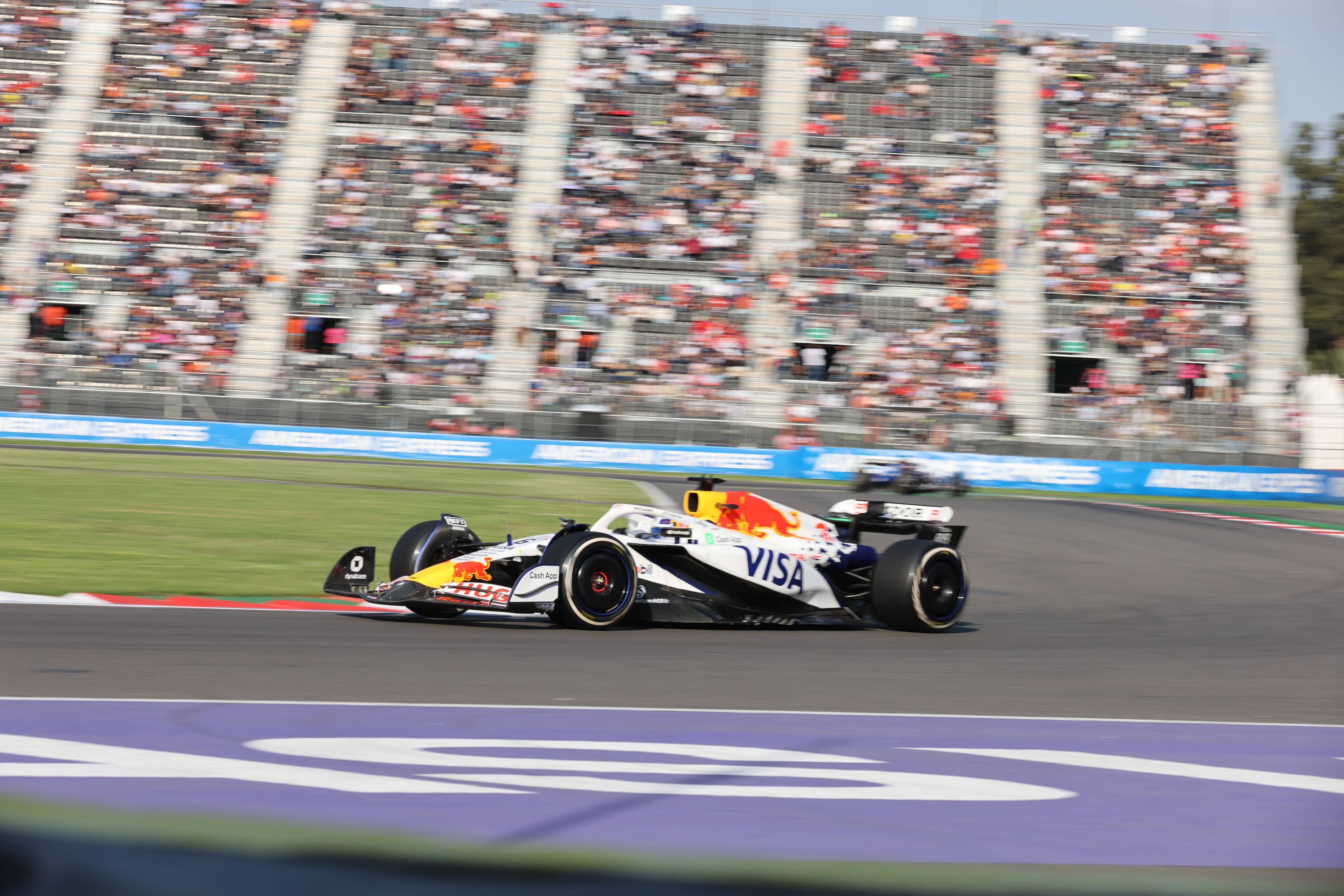 pg电子模拟器-迈凯伦绝杀红牛二队，汉密尔顿点燃赛场