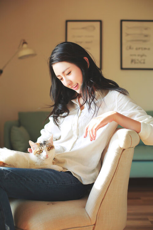 跨界风暴，哥伦比亚足球突围芬兰，皮克F1街道赛逆袭称王